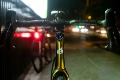 Supernova Airstream 2 Upside Down - Projecteur à Batterie -Cube Boutique Supernova Airstream 2 Upside Down V KA620 BLK USD 4