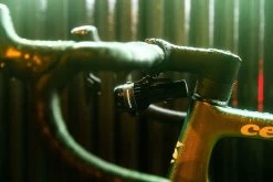 Supernova Airstream 2 Upside Down - Projecteur à Batterie -Cube Boutique Supernova Airstream 2 Upside Down V KA620 BLK USD 6